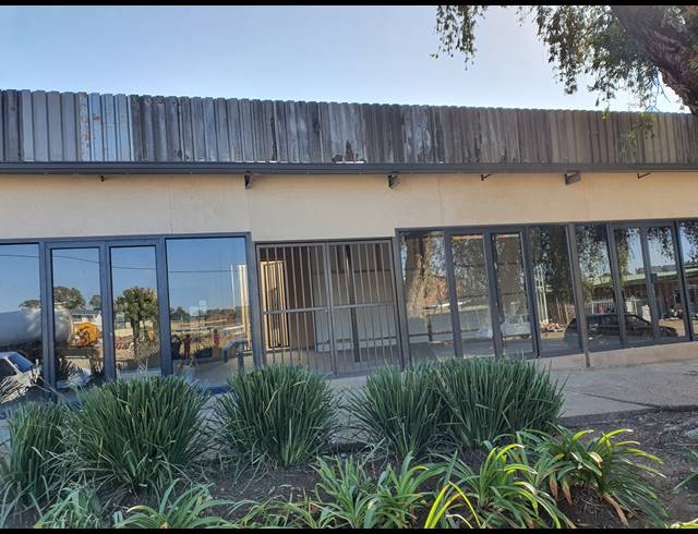 14M² BUSINESS TO LET IN HOWICK CENTRAL